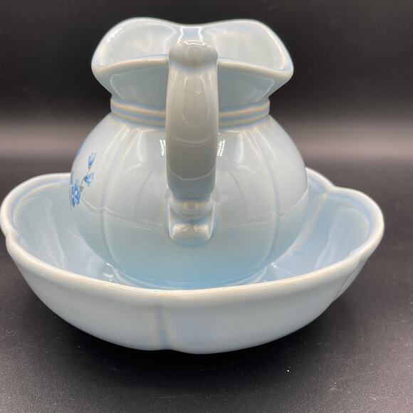 Vintage McCoy Pottery Blue Daisy Pitcher and Basin #7528 - Picture 3 of 11
